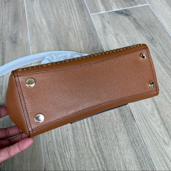 Michael Kors Hayes Medium Messenger - Picture 5 of 8